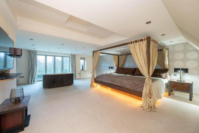 4 bed property, in Station Road, £1,000,000
