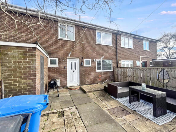 3 bed property, in Bentinck Crescent, £75,000