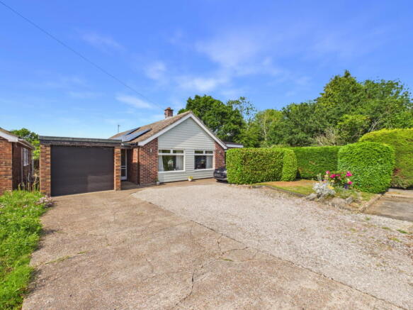 4 bed property, in Woodward Avenue, £425,000