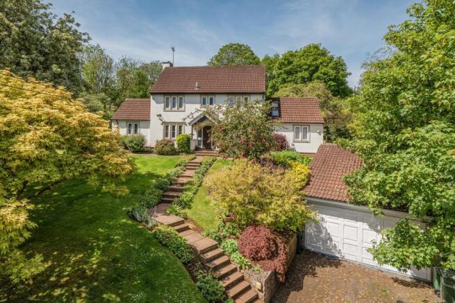 5 bed property, in Britannia Close, £1,075,000