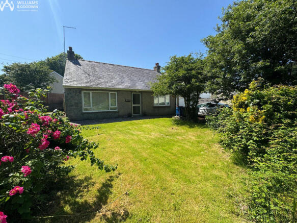 2 bed property, in Llanfawr Road, £280,000