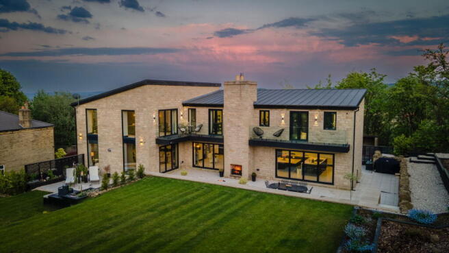 4 bed property, in Quarry Edge Barn, £1,000,000