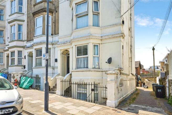 1 bed property, in George Street, £85,000