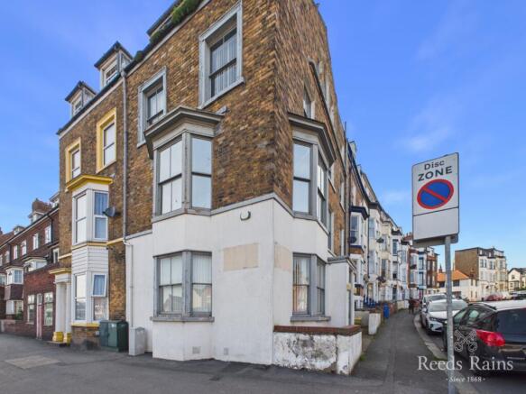 4 bed property, in New Queen Street, £150,000
