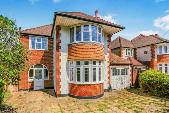 3 bed property, in Arundel Avenue, £900,000