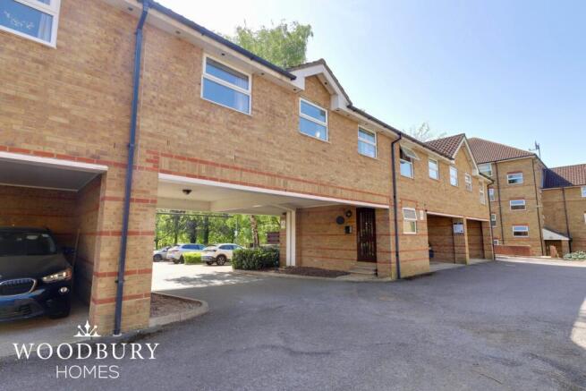 1 bed property, in Cassis Court, £190,000