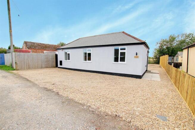 3 bed property, in Golf Road, £180,000