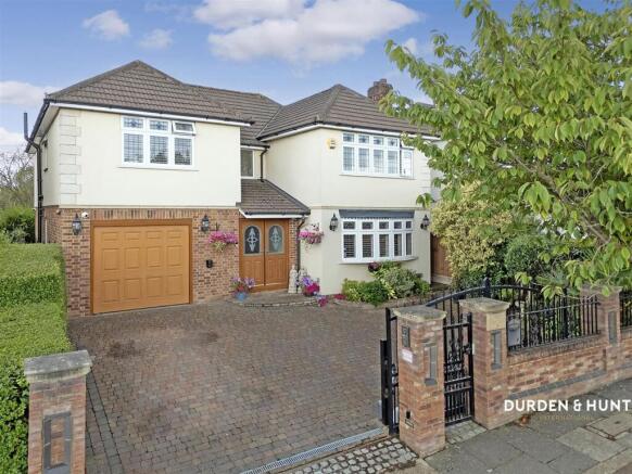 5 bed property, in Nelwyn Avenue, £1,150,000