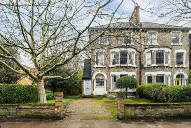 2 bed property, in St. Johns Park, £550,000