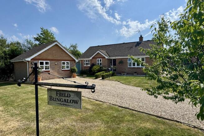 5 bed property, in Field Close, £825,000