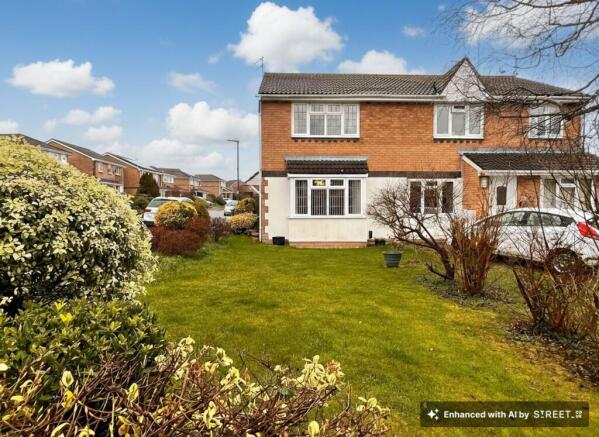 2 bed property, in Murlande Way, £240,000