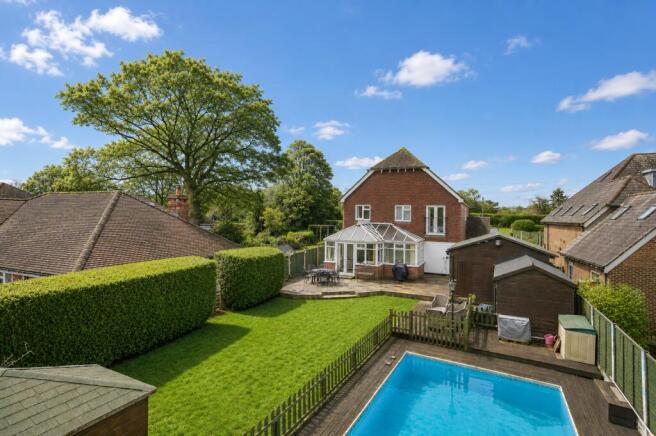 4 bed property, in Canterbury Road, £600,000