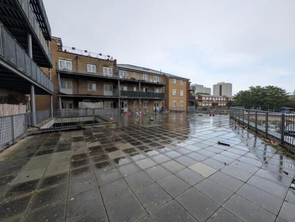 2 bed property, in 48 Thames Road, £171,000