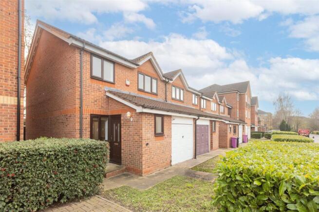 3 bed property, in Telegraph Place, £750,000