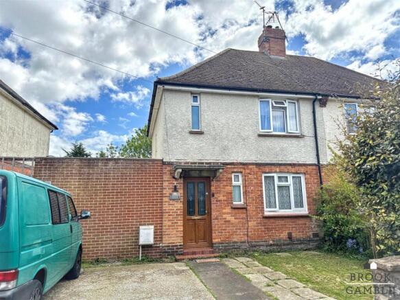 2 bed property, in Cavalry Crescent, £279,950