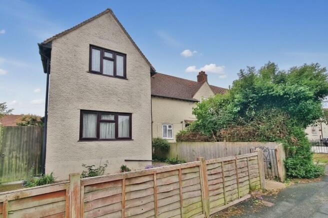 2 bed property, in Park Way, £268,500