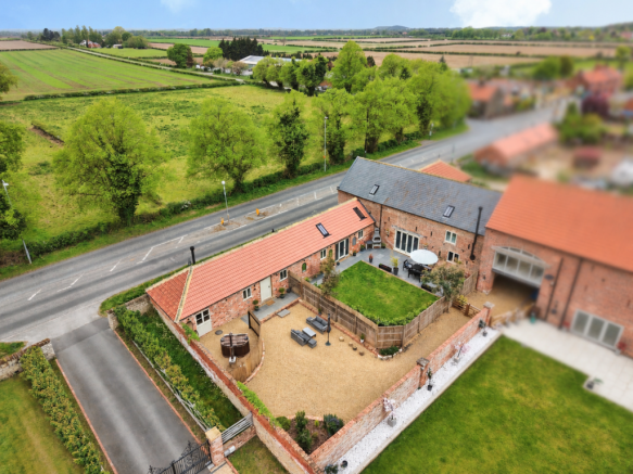 4 bed property, in Coach Lodge, £750,000