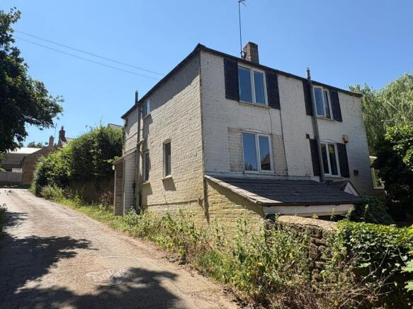 3 bed property, in Park Hill, £350,000