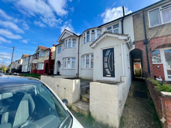 4 bed property, in Wickstead Avenue, £400,000
