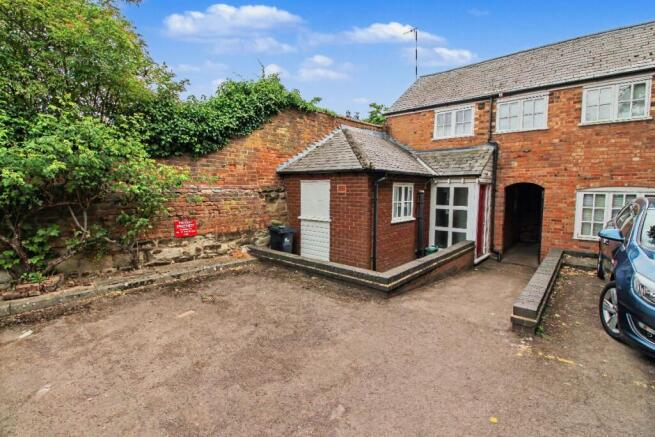 1 bed property, in The Knibbs, £150,000