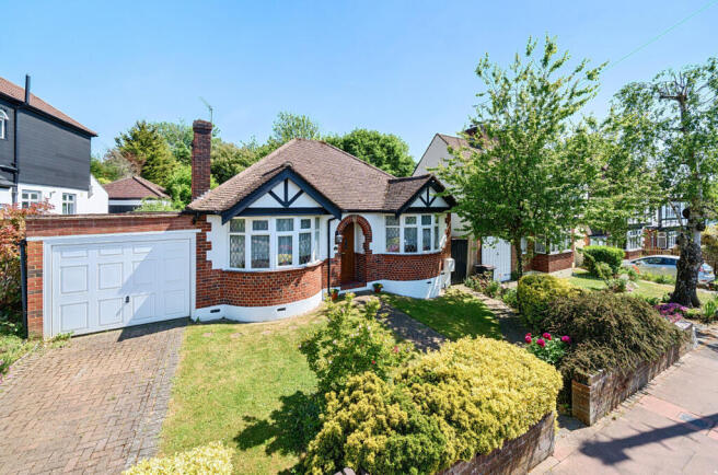 3 bed property, in Forest Way, £625,000