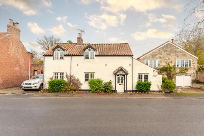 2 bed property, in Chapel Cottage, £240,000