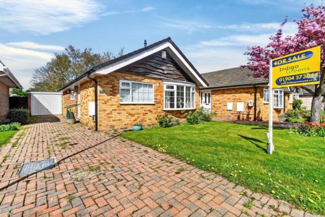 2 bed property, in Grassholme, £325,000