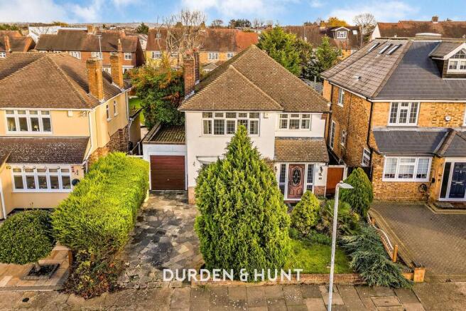 3 bed property, in Nelwyn Avenue, £850,000