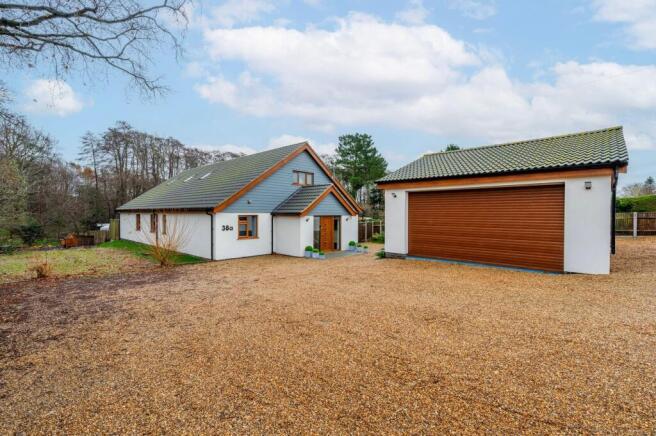 6 bed property, in Chestnut Avenue, £650,000