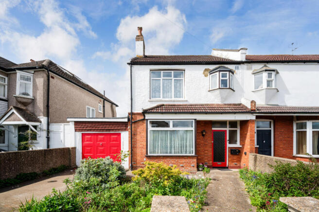 3 bed property, in The Drive, £550,000