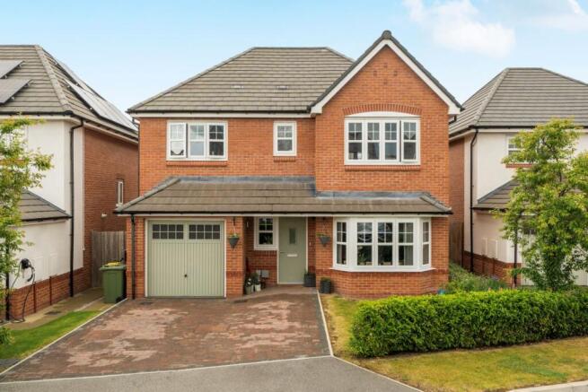 4 bed property, in Holt, £375,000