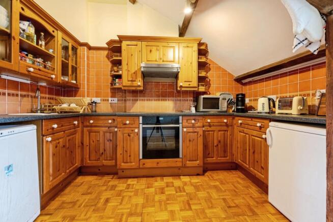 2 bed property, in Fore Street, £170,000