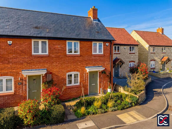 3 bed property, in Paddock View, £365,000