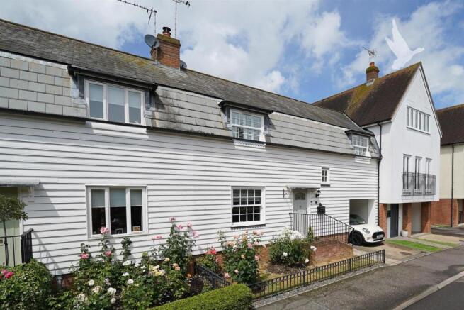 3 bed property, in Gimli Watch, £425,000