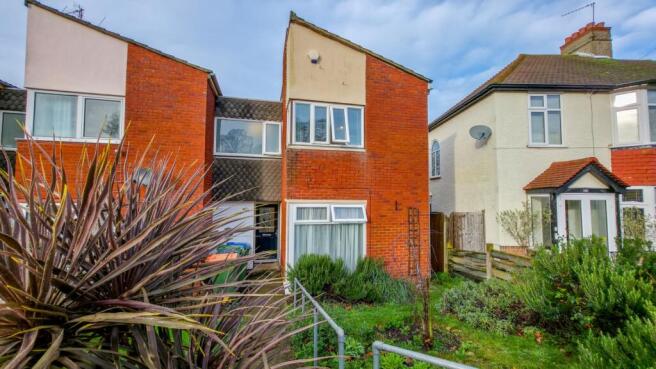 3 bed property, in Cleanthus Road, £450,000