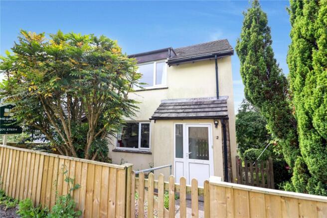 2 bed property, in Church Close, £180,000