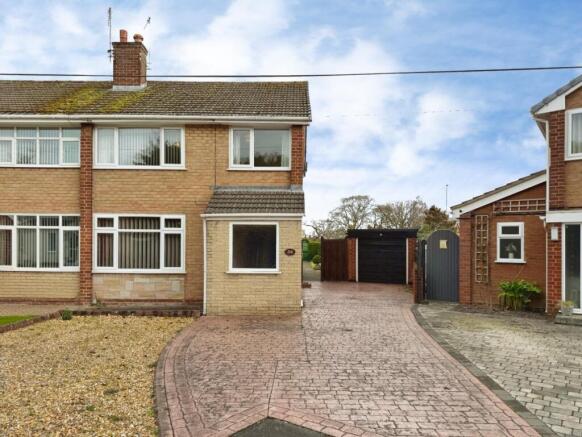 3 bed property, in Adam Avenue, £255,000