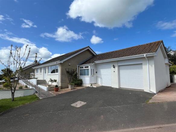 3 bed property, in Green Park Way, £490,000