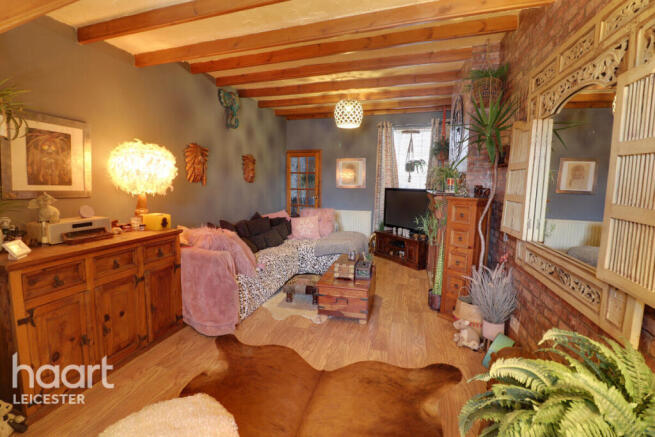2 bed property, in Sulgrave Road, £220,000