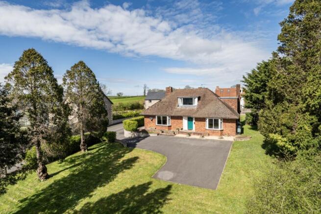 3 bed property, in 15 Old Nursery Drive, £550,000