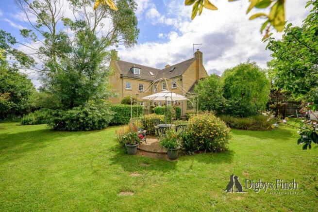 5 bed property, in Old North Road, £875,000