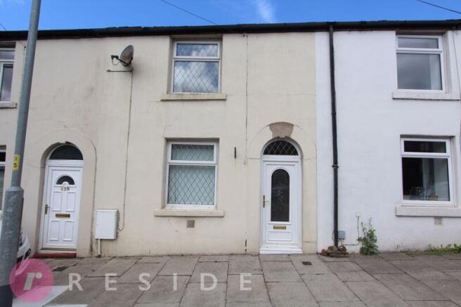 2 bed property, in Manchester Road, £135,000