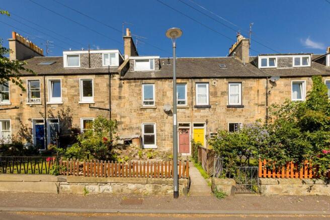 1 bed property, in 11 Lady Menzies Place, £185,000