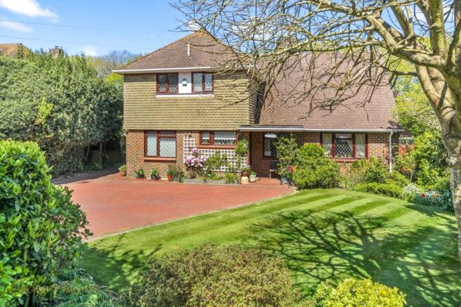 3 bed property, in Hurst Road, £730,000