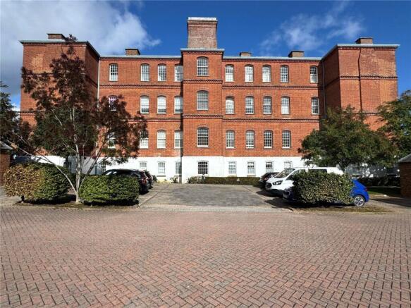 1 bed property, in Serotine Close, £170,000