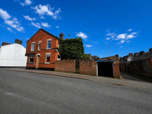 2 bed property, in Whitmore Street, £72,000