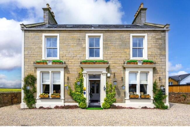 8 bed property, in Pittenweem Road, £975,000
