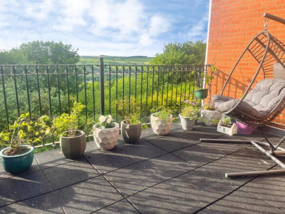 2 bed property, in Highfield Terrace, £115,000