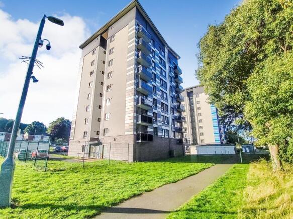 2 bed property, in Beaconview Road, £62,000
