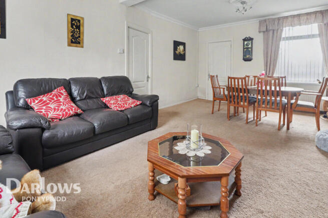 3 bed property, in Mary Street, £140,000